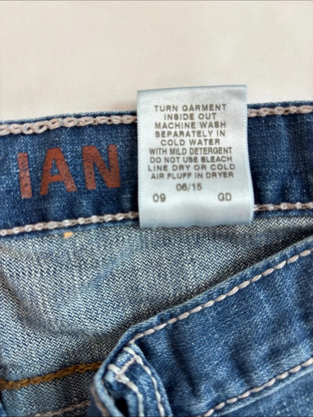 Cinch Ian Straight-Leg Jeans in Medium Blue Wash